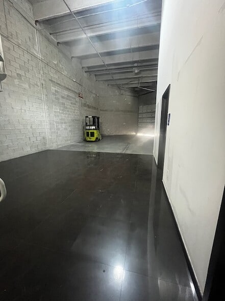More Photos Of 2051 NW 112th Ave, Doral Showroom For Sale