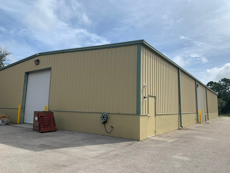 More Photos Of 5650 ZIP Dr, Fort Myers Warehouse For Lease