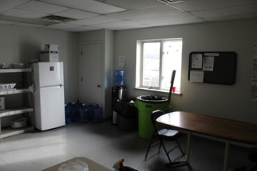 More Photos Of 807 Prospect Ave, Osceola Manufacturing For Lease