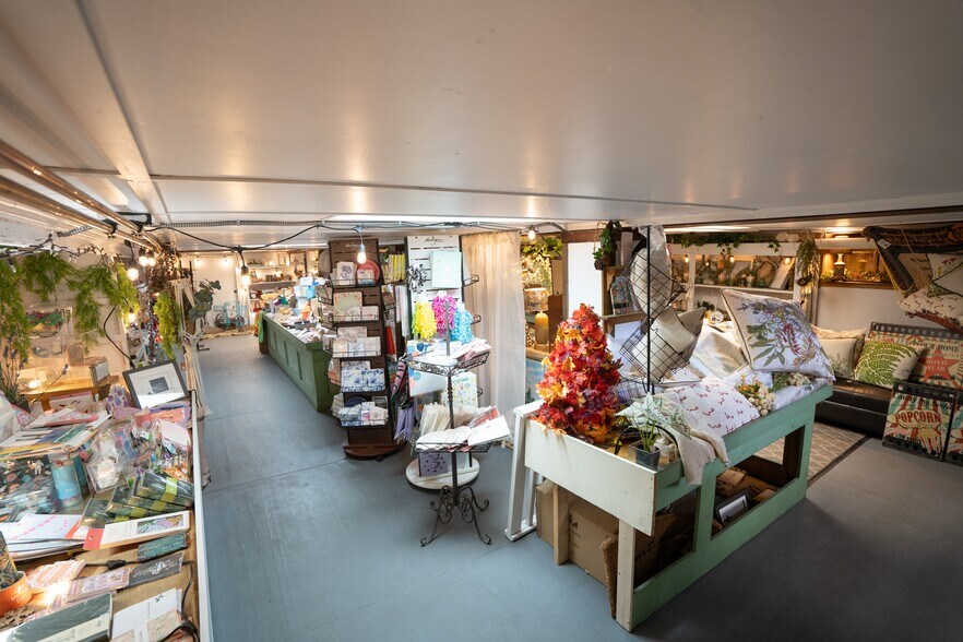 More Photos Of 433 Main St, Frankfort General Retail For Sale