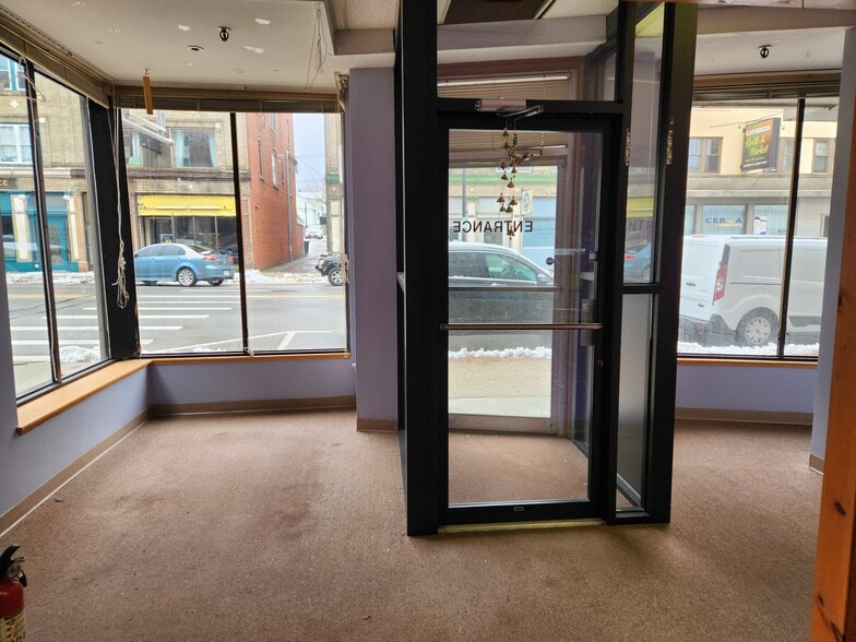 More Photos Of 253-255 Main St, Webster Loft Creative Space For Lease