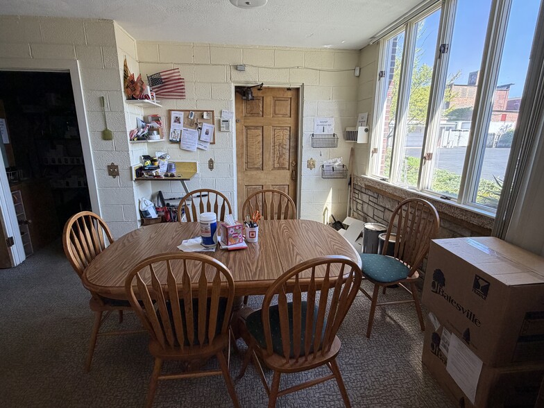 More Photos Of 1001 2nd Ave, Rockford Specialty For Sale