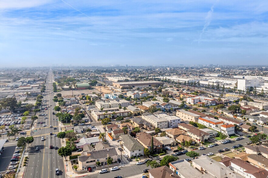 More Photos Of 12717 Cranbrook Ave, Hawthorne Apartments For Sale