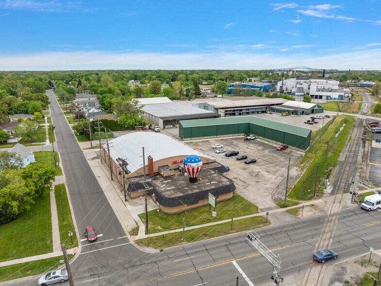 More Photos Of 2419 Lapeer Rd, Port Huron General Retail For Sale