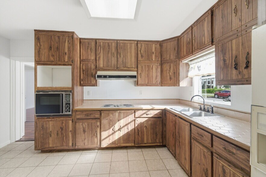More Photos Of 1030 Camphor Ln, Deland General Retail For Sale
