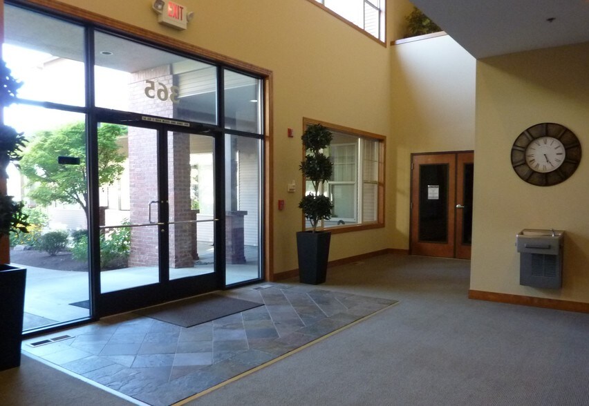 More Photos Of 365 Warner Milne Rd, Oregon City Medical For Lease