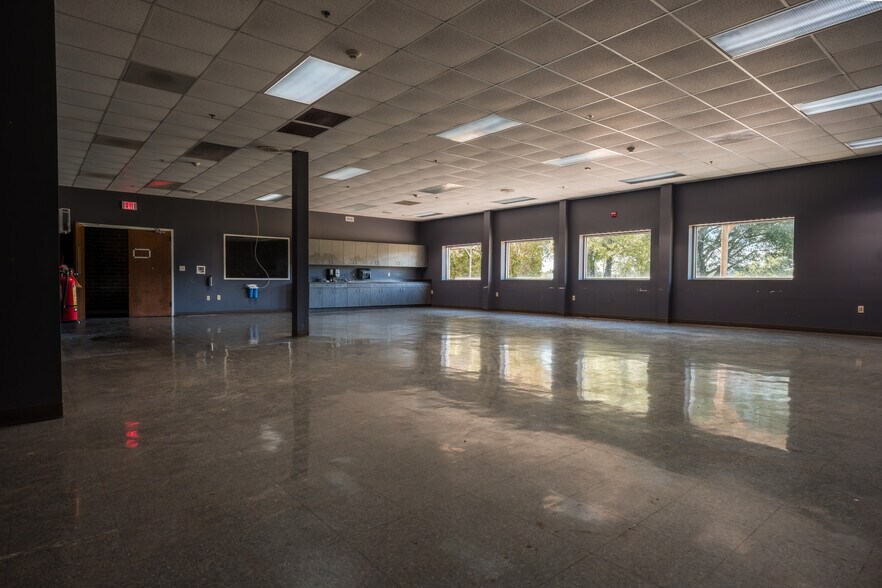 More Photos Of 314 S Chimney Rock Rd, Greensboro Distribution For Lease