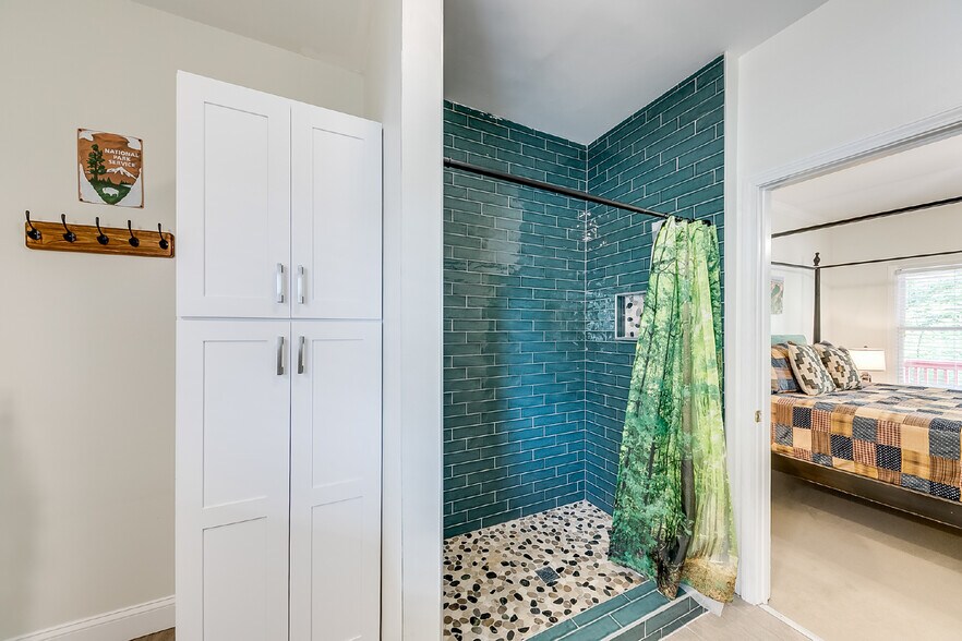 More Photos Of 892 Edelweiss Strasse, Helen Hotel For Sale