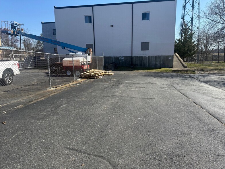 More Photos Of 67 Beverage Hill Ave, Pawtucket Industrial For Lease