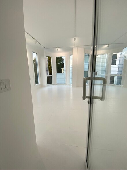 More Photos Of 3516 Sacramento St, San Francisco Storefront Retail Office For Lease