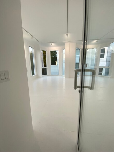 More Photos Of 3516 Sacramento St, San Francisco Storefront Retail Office For Lease