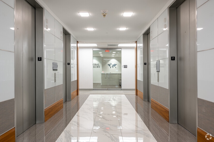 More Photos Of 5950 Sherry Ln, Dallas Office For Lease