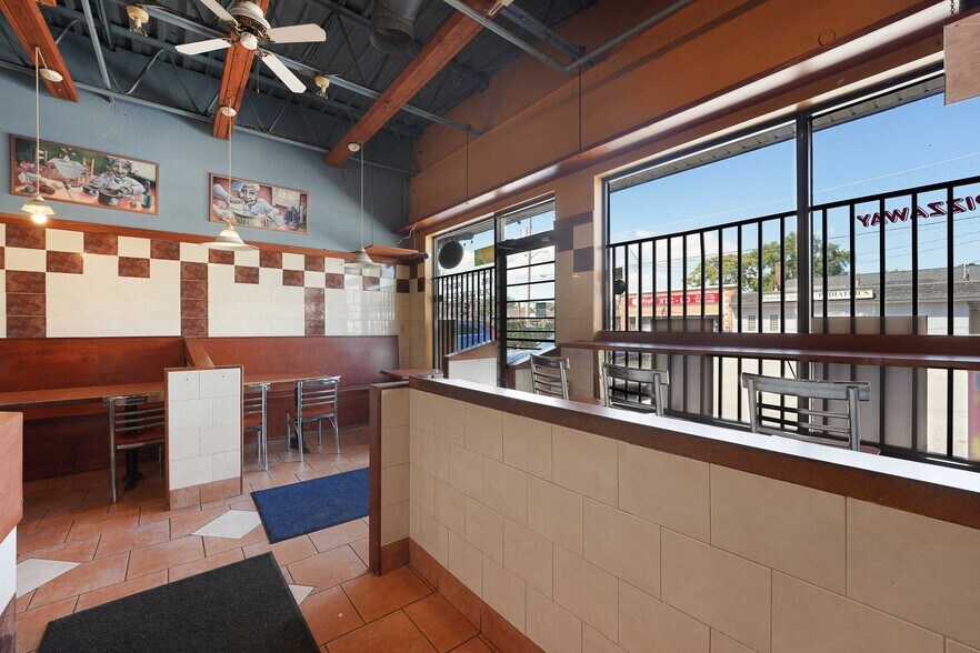 More Photos Of 1705 Wyandotte St W, Windsor Storefront For Sale