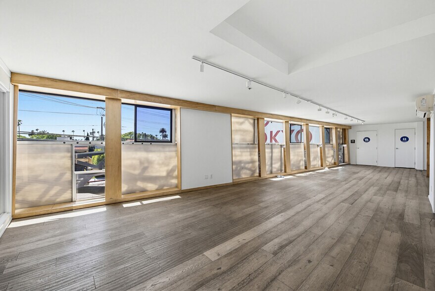 More Photos Of 2434 Lincoln Blvd, Venice Loft Creative Space For Sale