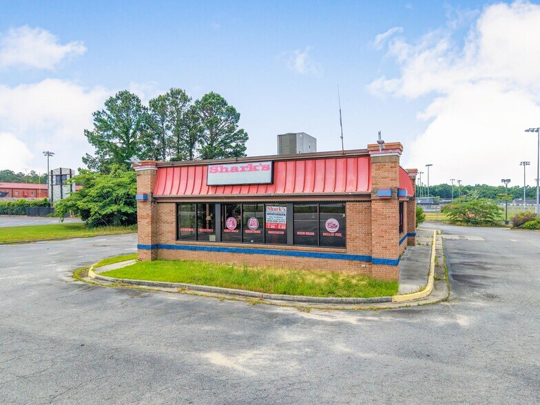 Primary Photo Of 6121 Oak St, Eastman Restaurant For Sale