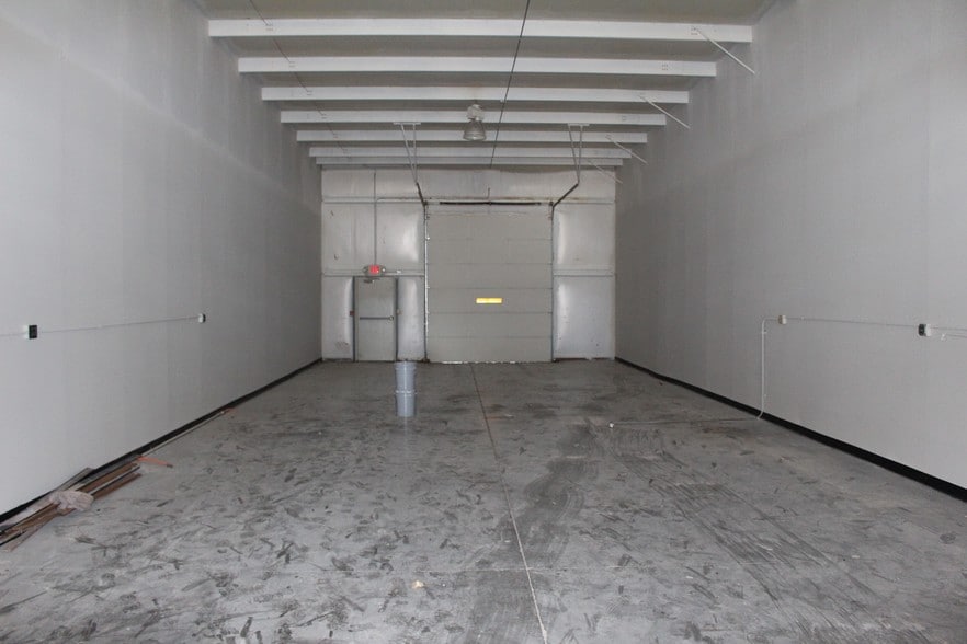 More Photos Of 1602-1612 Industrial Park Dr, Paola Warehouse For Lease