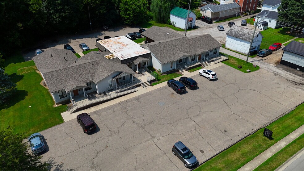More Photos Of 131 Lewis Ave, Circleville Office For Sale