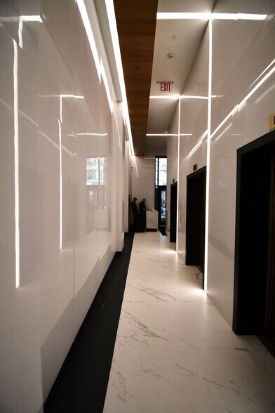 More Photos Of 352 Seventh Ave, New York Office For Lease