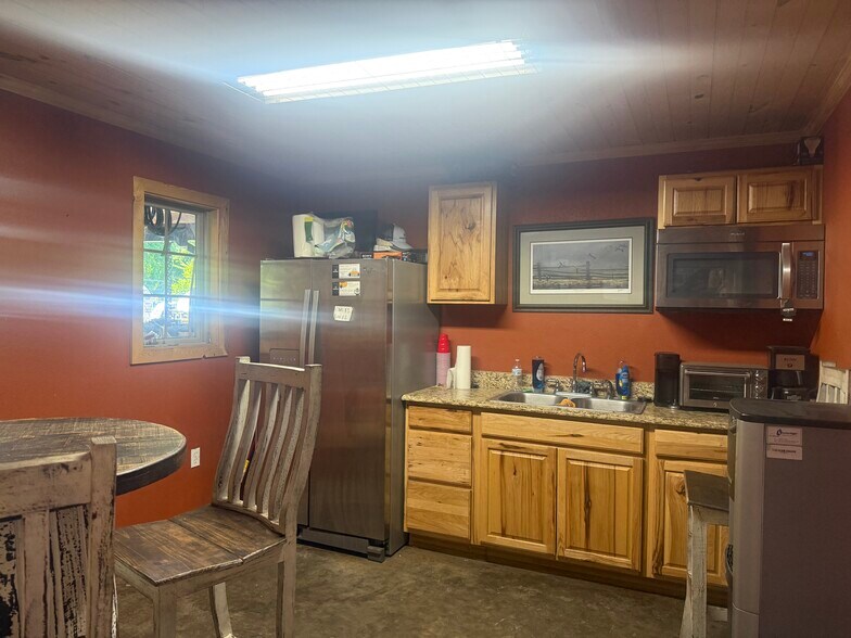 More Photos Of 1521 N State Highway 121, Bonham Freestanding For Sale