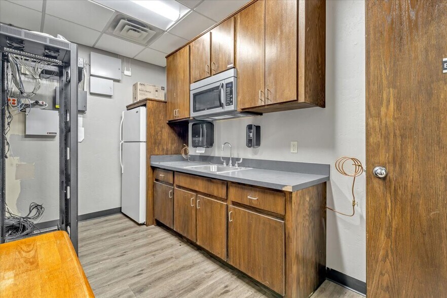 More Photos Of 809 Cornell Pky, Oklahoma City Storefront Retail Residential For Sale