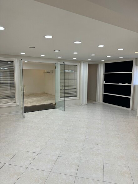 More Photos Of 3663 Arnold Ave, Naples Light Manufacturing For Lease