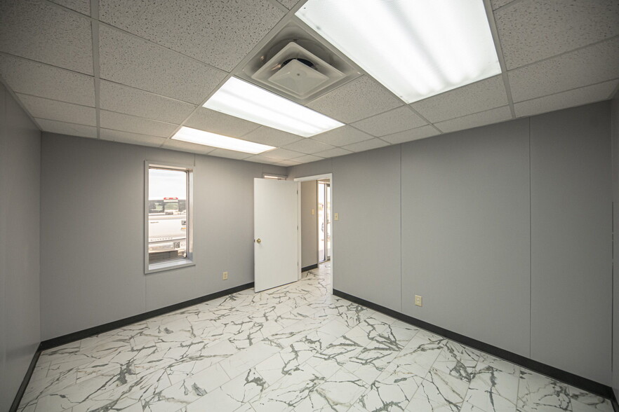 More Photos Of 850 W I-20, Penwell Warehouse For Lease