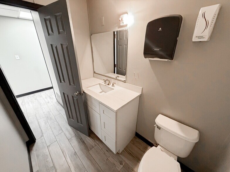 More Photos Of 2031 Trade Dr, Midland Showroom For Sale
