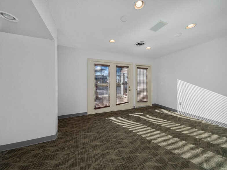 More Photos Of 5933 Stoney Creek Dr, Fort Wayne Office Residential For Sale