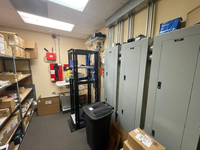 More Photos Of 25560 Technology Blvd, Punta Gorda Office For Sale