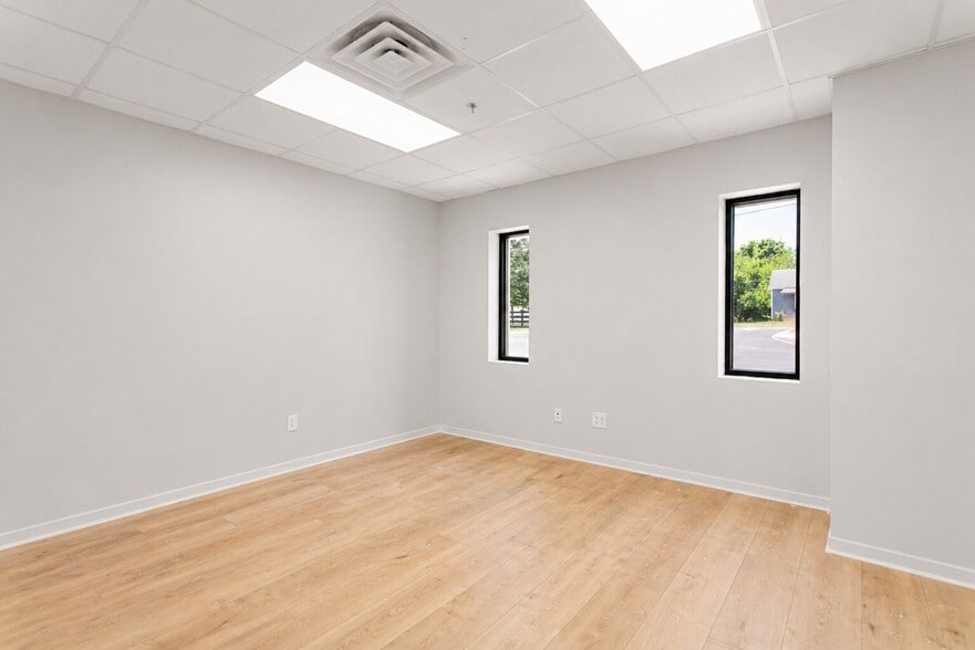More Photos Of 114 S State St, Haw River Manufacturing For Sale