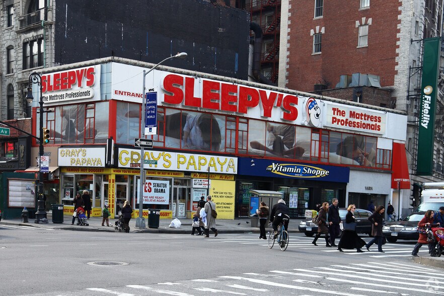 Primary Photo Of 176 W 72nd St, New York Storefront For Lease