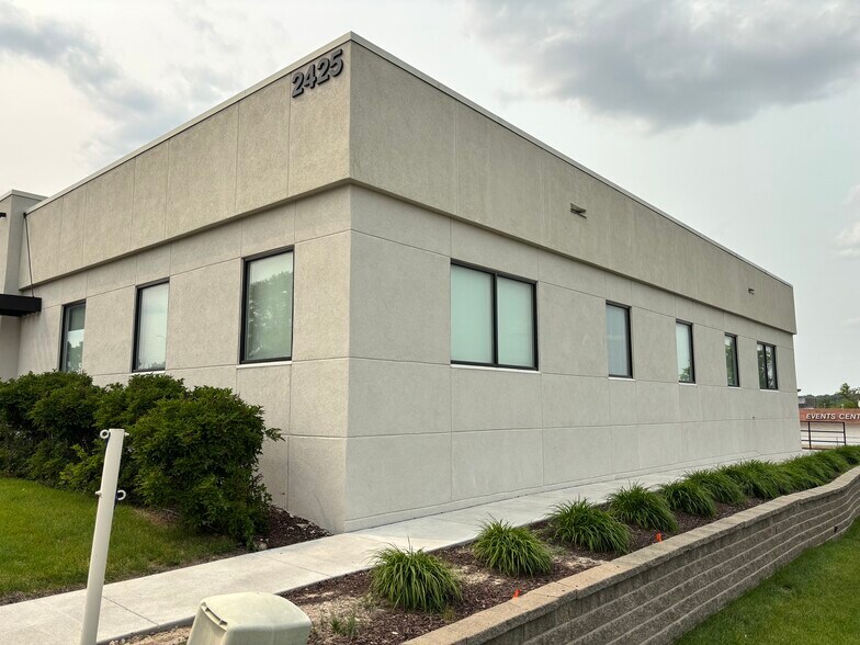More Photos Of 2425 Westown Pky, West Des Moines Medical For Sale