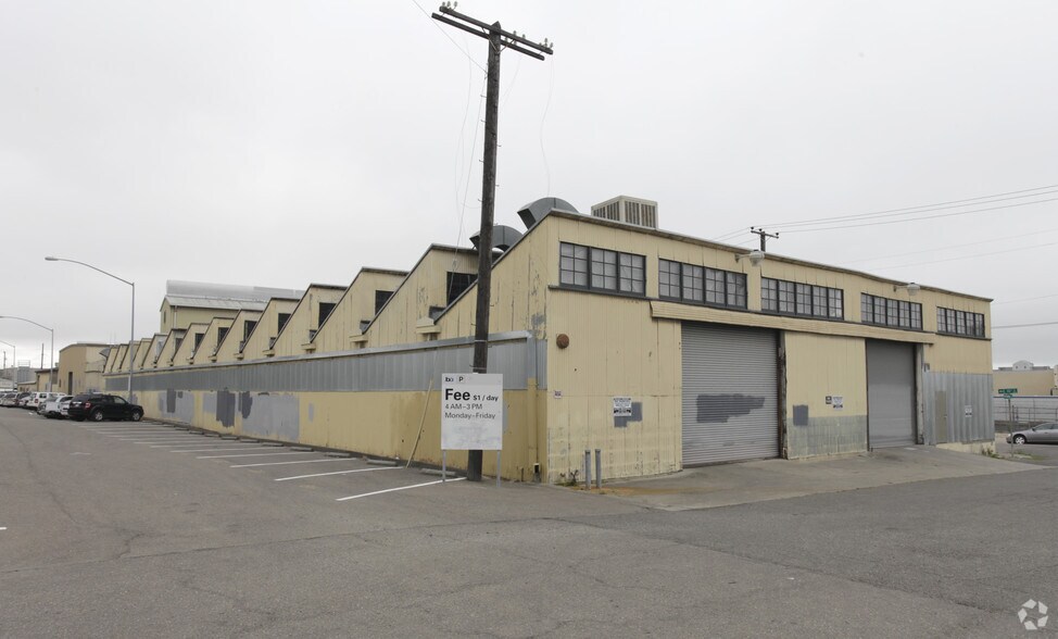 More Photos Of 3098 E 10th St, Oakland Manufacturing For Lease