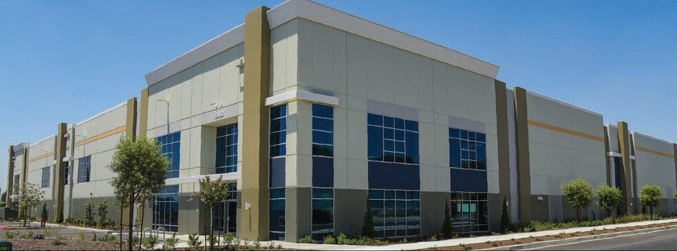 Primary Photo Of 15850 Slover Ave, Fontana Distribution For Lease