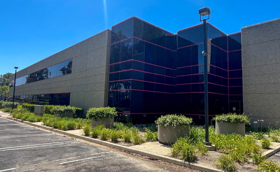 Primary Photo Of 2685 Park Center Dr, Simi Valley Warehouse For Lease