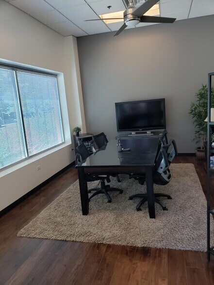 More Photos Of 621 Southpark Dr, Littleton Showroom For Lease