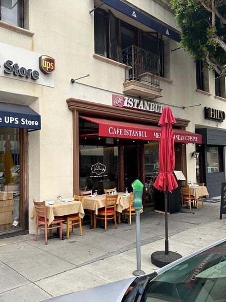 More Photos Of 324-326 S Beverly Dr, Beverly Hills Restaurant For Lease