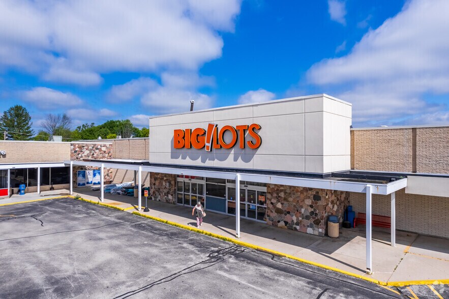 More Photos Of 3424-3506 Kohler Memorial Dr, Sheboygan General Retail For Lease
