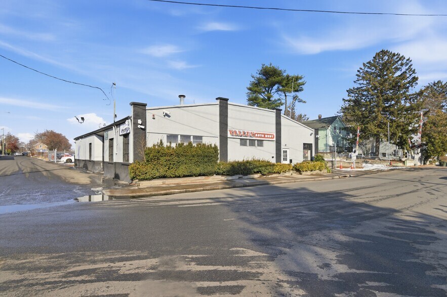 Primary Photo Of 59 W Church St, Spring Valley Auto Repair For Sale