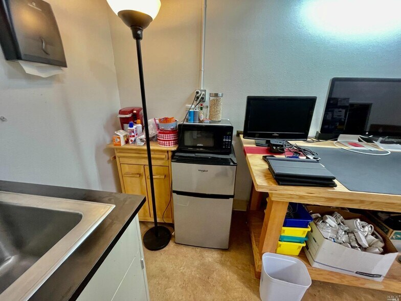 More Photos Of 1130 Industrial Ave, Petaluma Light Manufacturing For Sale