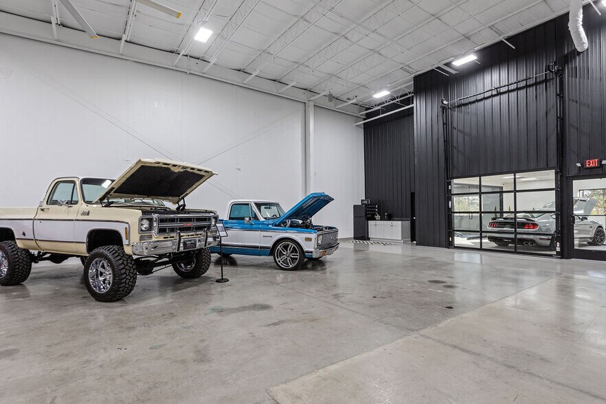 More Photos Of 3455 Centerpoint Dr, Grove City Warehouse For Lease