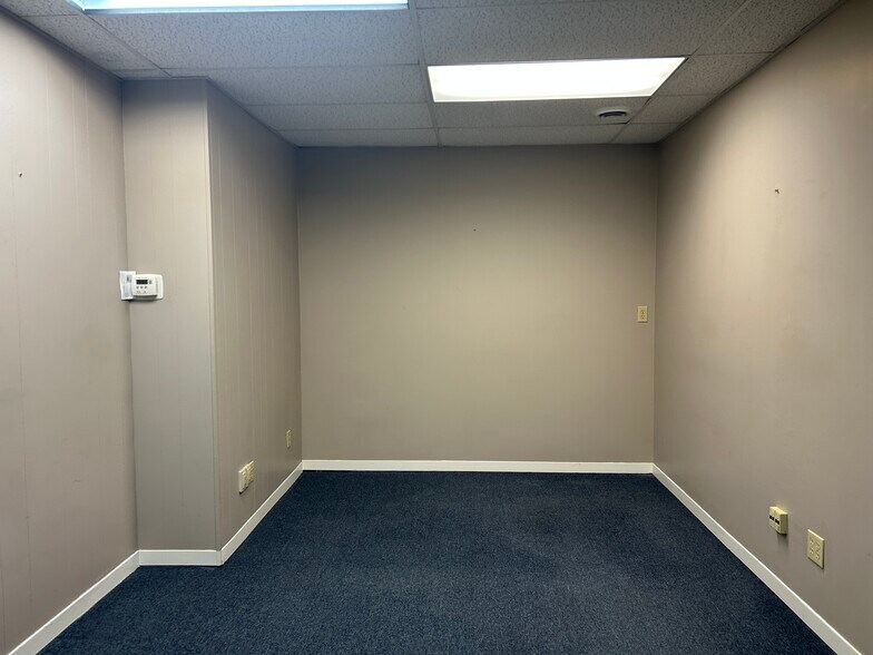 More Photos Of 191 Queensway W, Simcoe Office For Lease