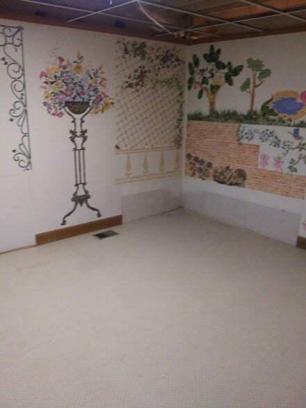 More Photos Of 228 E Washington St, Shelbyville Warehouse For Sale