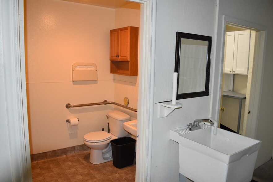 More Photos Of 4718 San Fernando Rd, Glendale Warehouse For Lease