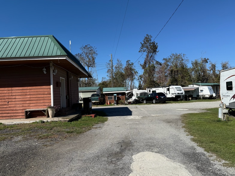 More Photos Of 70 US Highway 17, Richmond Hill Trailer Camper Park For Sale