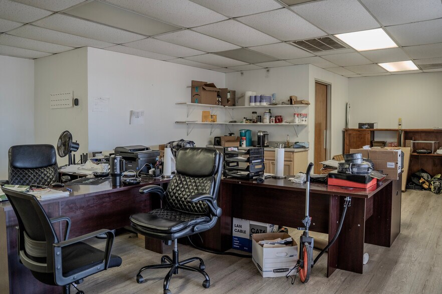 More Photos Of 4925 Avenue H, Rosenberg Warehouse For Lease