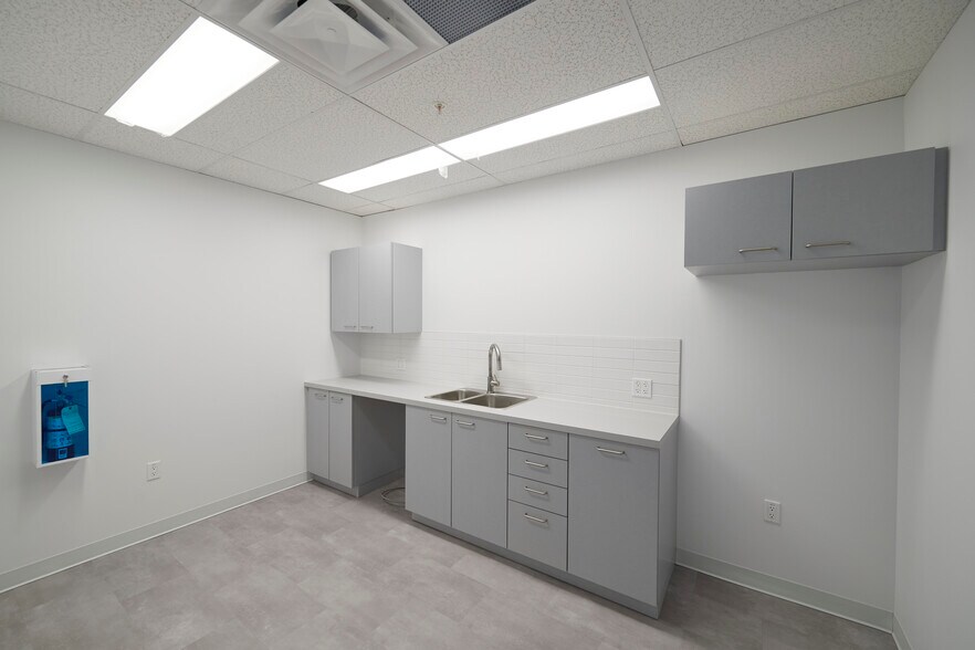 More Photos Of 200 Rivercrest Dr SE, Calgary Medical For Lease