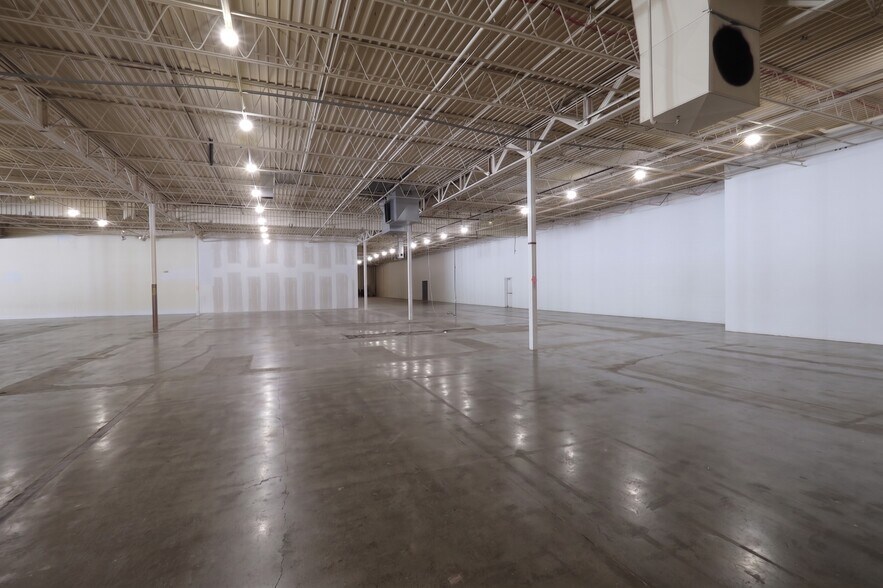 More Photos Of 890-896 S Main St, Centerville Storefront For Sale