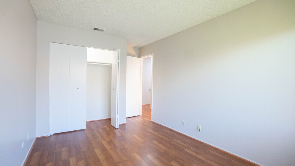 More Photos Of 1093 Del Rio Circle, Concord Apartments For Sale