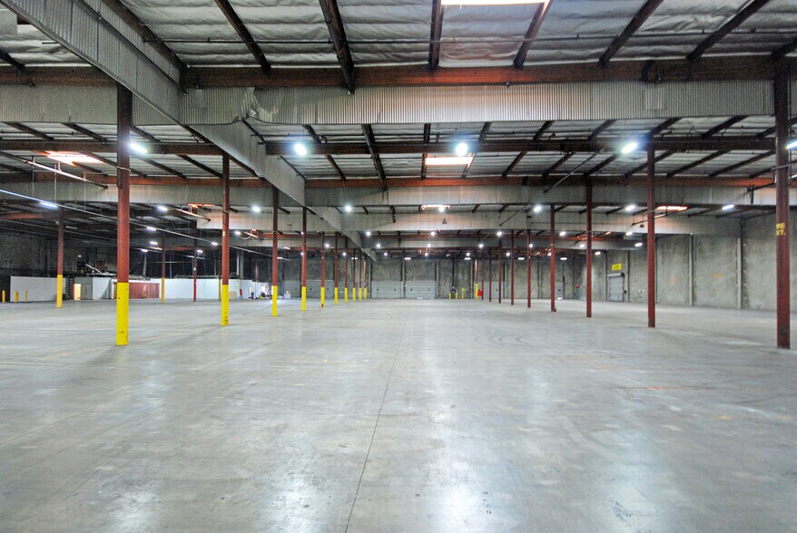 More Photos Of 4170-4174 Bandini Blvd, Los Angeles Manufacturing For Lease